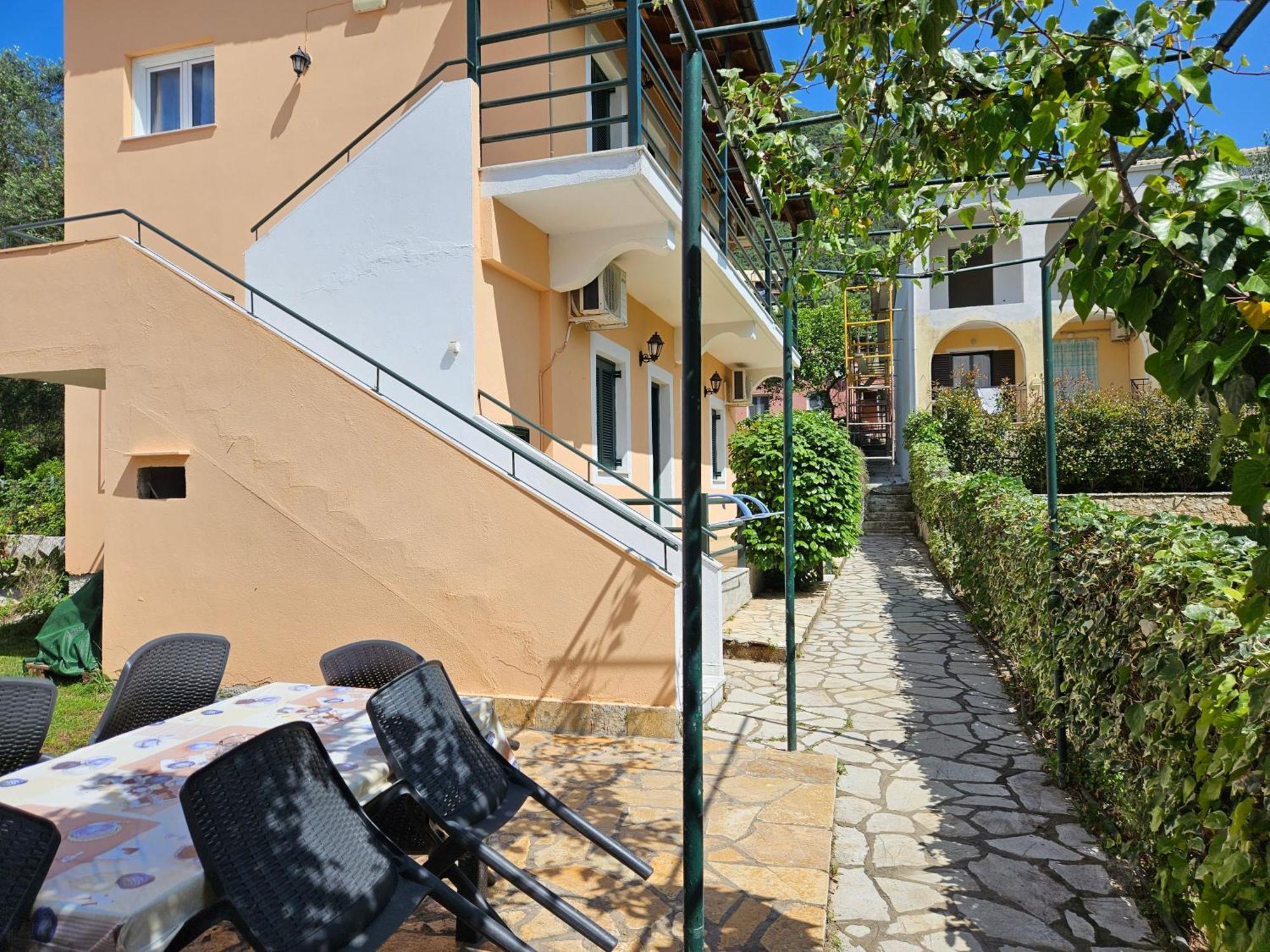 Lora Studios Іпсос Екстер'єр фото